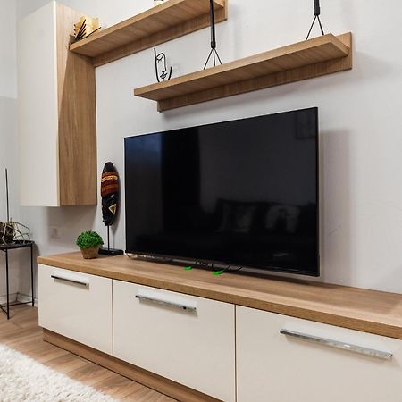 Noir Apartment By Kondo Stays Tirana Zewnętrze zdjęcie