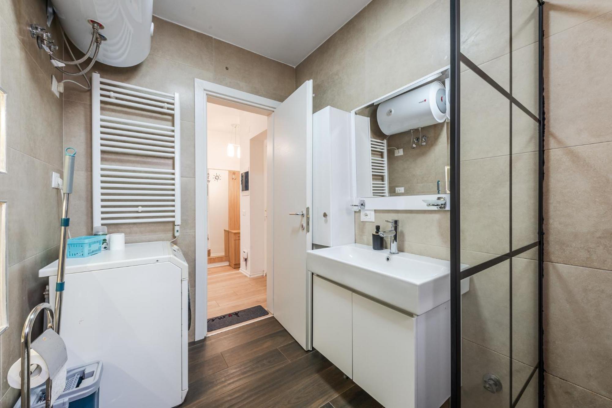 Noir Apartment By Kondo Stays Tirana Zewnętrze zdjęcie